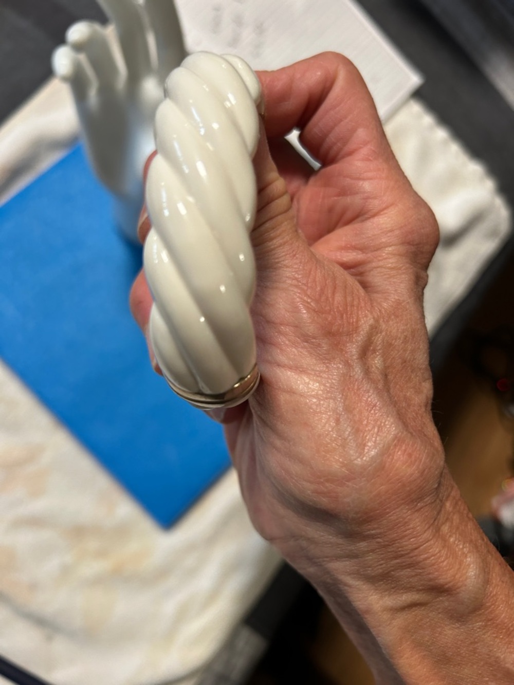 Ivory colored twisted bracelets - Picture 2 of 14